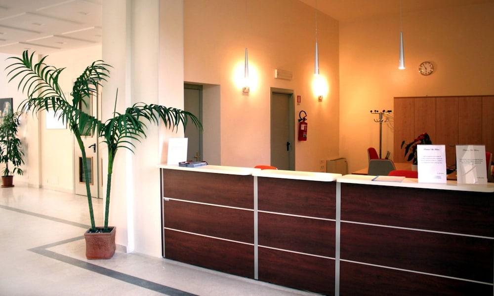 Marina Aparthotel 3*