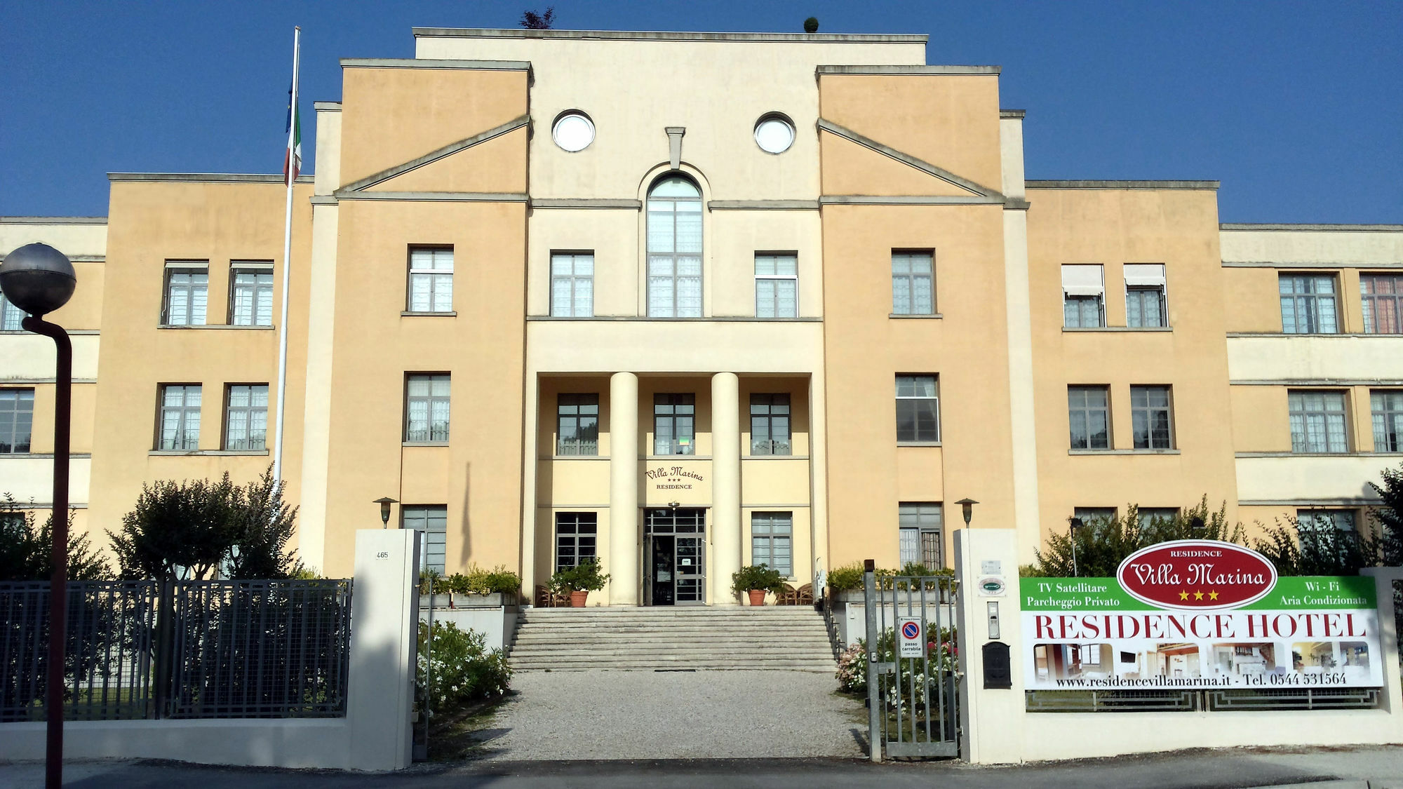 Marina Apartahotel